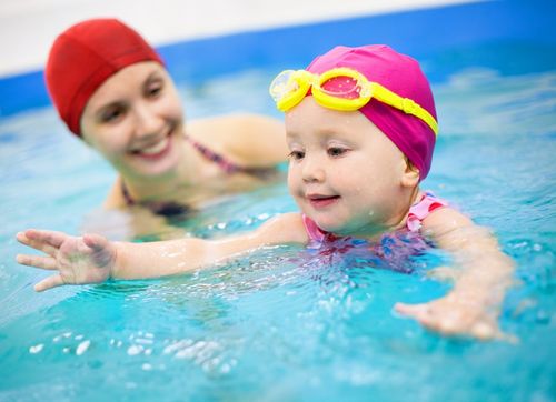 Бассейн для детей и купальные аксессуары: правила выбора
