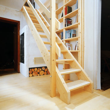 Деревянная лестница своими руками: фото, видео изготовления