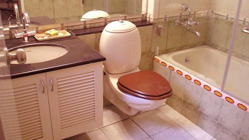 Дизайн малогабаритной ванной комнаты: фото идеи обустройства интерьера