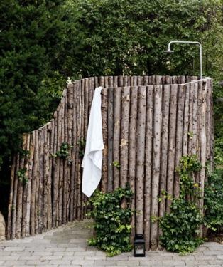 Как построить летний душ для дачи из металла и дерева?