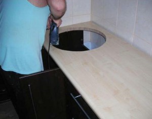 Как врезать мойку в столешницу кухонного гарнитура своими руками
