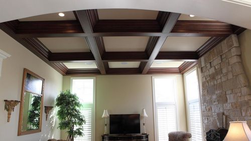 Кессонный потолок: деревянный для спальни на фото и прямоугольный, гибкий плинтус и монтаж
