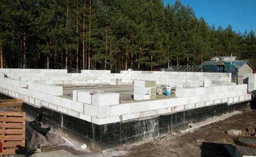 Основные этапы строительства дома из пеноблоков - от фундамента до отделки