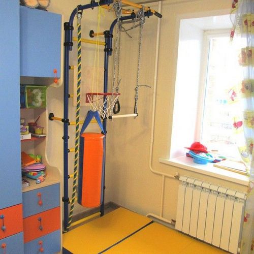 Спортивные уголки в детскую комнату: 10 фото