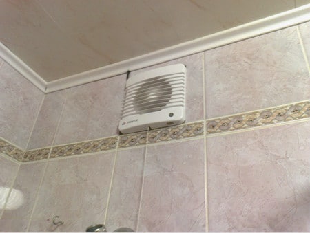 Вентиляция в двери ванной: простые методы обустройства вентиляционных систем